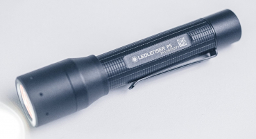 Led Lenser Taschenlampe P5 inkl. Clip & AA Batterie