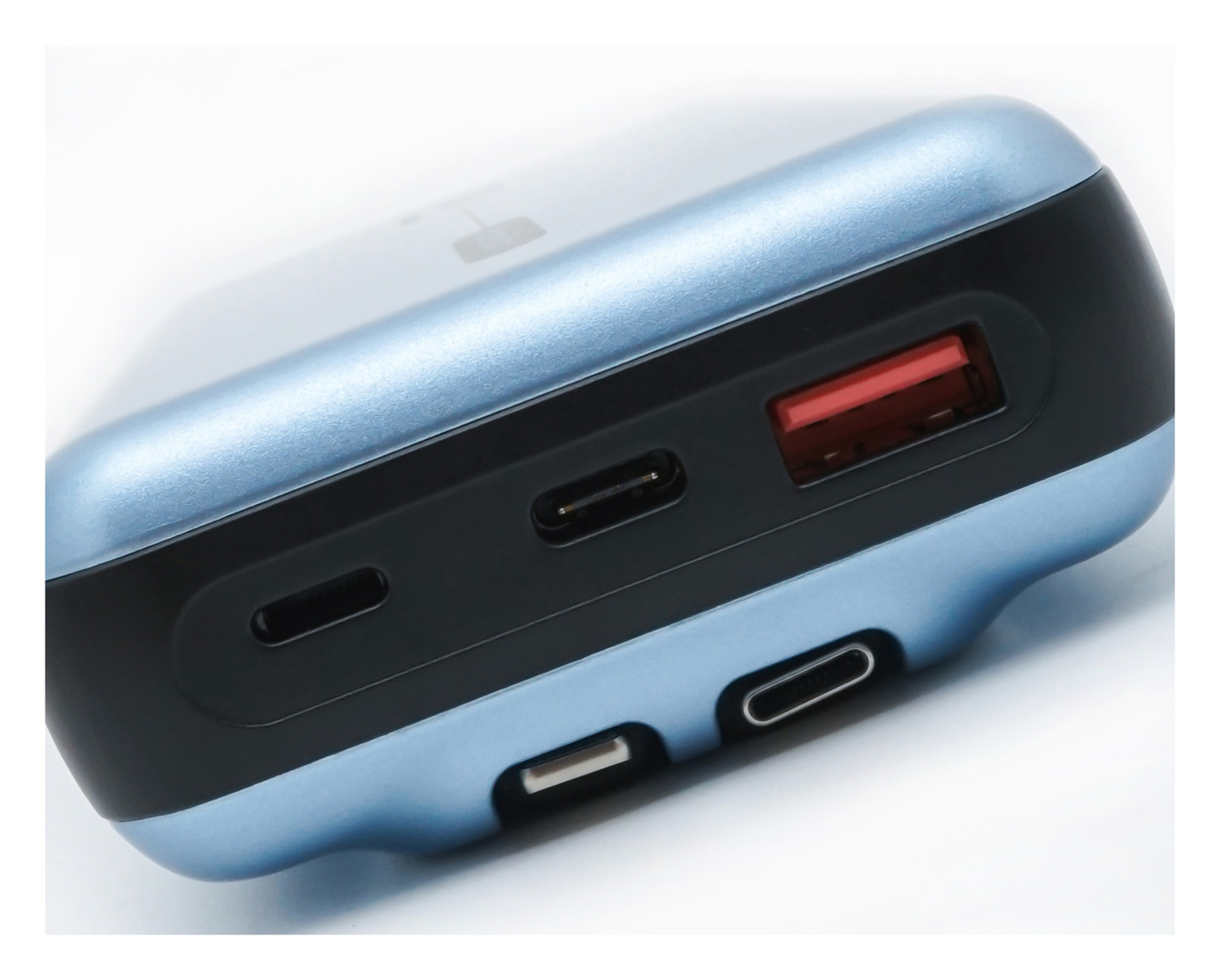 VTPro Powerbank Stark 1.0 PD65W 20000mAh mit 2 integrierten Ladekabel USB-C Lightning
