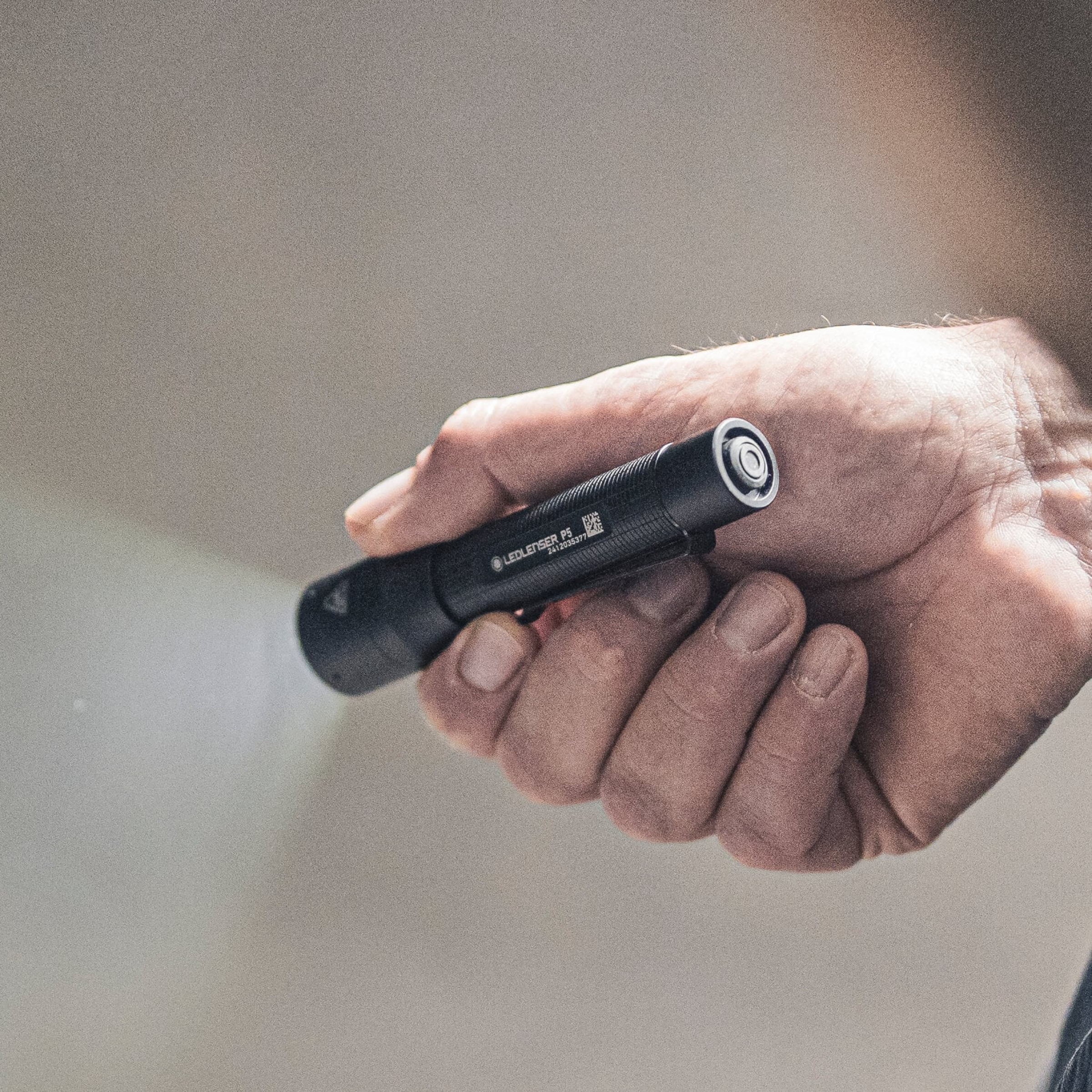 Led Lenser Taschenlampe P5 inkl. Clip & AA Batterie